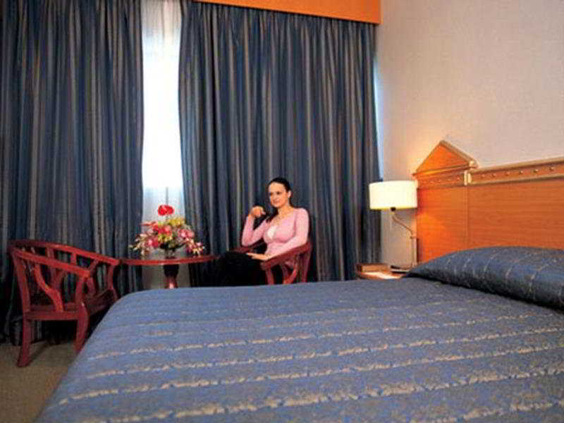 Coral Oriental Dubai Hotel Стая снимка