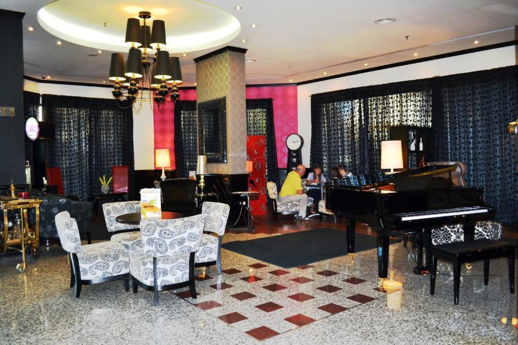 Coral Oriental Dubai Hotel Екстериор снимка